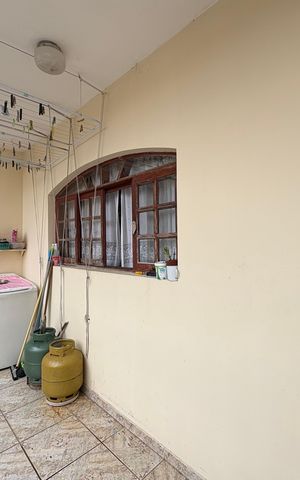 Casa à venda com 360m², 5 quartos e 5 vagas Casa à venda com 360m², 5 quartos e 5 vagasLavanderia