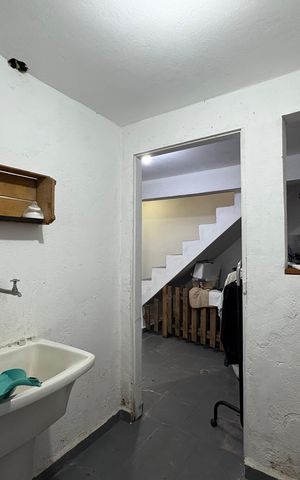 Casa à venda com 360m², 5 quartos e 5 vagas Casa à venda com 360m², 5 quartos e 5 vagasLavanderia edícula