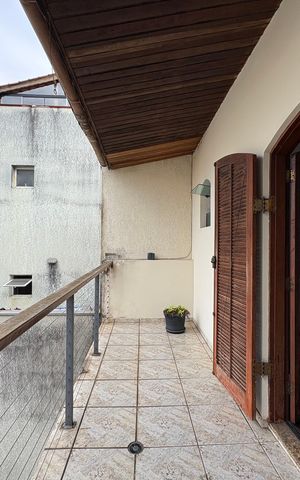 Casa à venda com 360m², 5 quartos e 5 vagas Casa à venda com 360m², 5 quartos e 5 vagasSacada