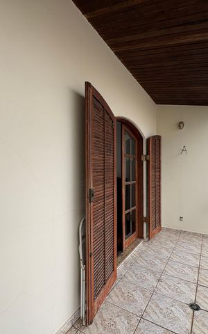 Casa à venda com 360m², 5 quartos e 5 vagas Casa à venda com 360m², 5 quartos e 5 vagasSacada