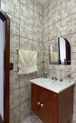 Casa à venda com 360m², 5 quartos e 5 vagas Casa à venda com 360m², 5 quartos e 5 vagasBanheiro da Suíte 2