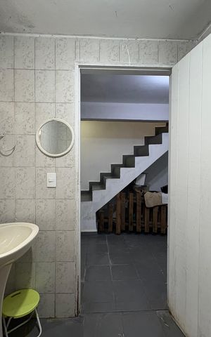 Casa à venda com 360m², 5 quartos e 5 vagas Casa à venda com 360m², 5 quartos e 5 vagasBanheiro de serviço edícula
