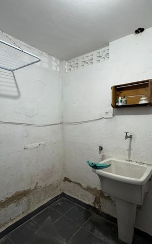 Casa à venda com 360m², 5 quartos e 5 vagas Casa à venda com 360m², 5 quartos e 5 vagasLavanderia edícula
