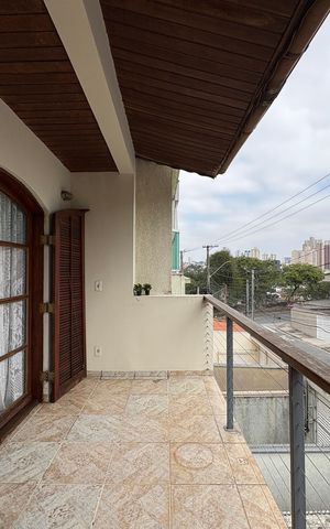 Casa à venda com 360m², 5 quartos e 5 vagas Casa à venda com 360m², 5 quartos e 5 vagasSacada/Suite 1
