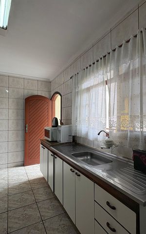 Casa à venda com 360m², 5 quartos e 5 vagas Casa à venda com 360m², 5 quartos e 5 vagasCozinha