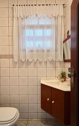 Casa à venda com 360m², 5 quartos e 5 vagas Casa à venda com 360m², 5 quartos e 5 vagasLavabo