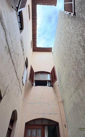 Casa à venda com 360m², 5 quartos e 5 vagas Casa à venda com 360m², 5 quartos e 5 vagasJardim de inverno