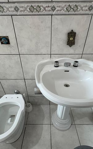 Casa à venda com 360m², 5 quartos e 5 vagas Casa à venda com 360m², 5 quartos e 5 vagasBanheiro da Suíte 1
