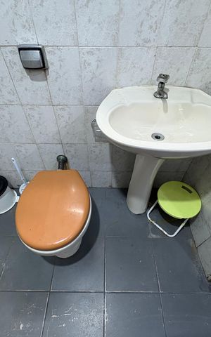 Casa à venda com 360m², 5 quartos e 5 vagas Casa à venda com 360m², 5 quartos e 5 vagasBanheiro de serviço edícula