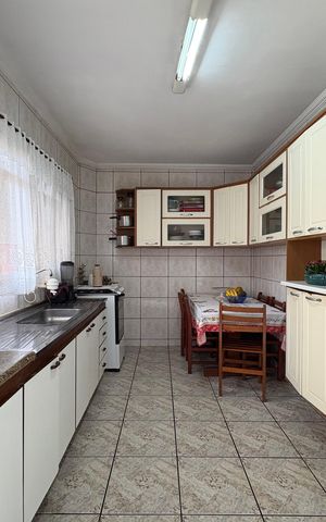 Casa à venda com 360m², 5 quartos e 5 vagas Casa à venda com 360m², 5 quartos e 5 vagasCozinha