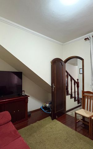 Casa à venda com 360m², 5 quartos e 5 vagas Casa à venda com 360m², 5 quartos e 5 vagasSala de TV