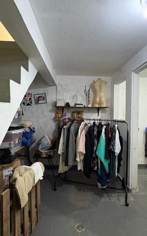 Casa à venda com 360m², 5 quartos e 5 vagas Casa à venda com 360m², 5 quartos e 5 vagasÁrea de serviço edícula