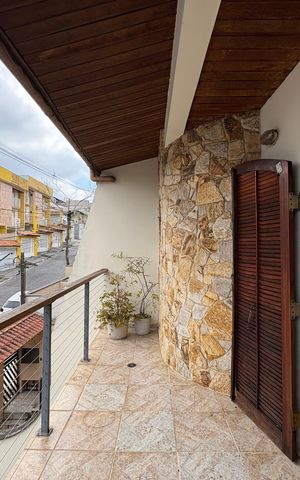 Casa à venda com 360m², 5 quartos e 5 vagas Casa à venda com 360m², 5 quartos e 5 vagasSacada/Suite 1