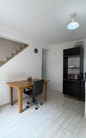 Casa à venda com 360m², 5 quartos e 5 vagas Casa à venda com 360m², 5 quartos e 5 vagas Edicula /Sala e cozinha