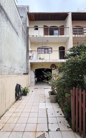 Casa à venda com 360m², 5 quartos e 5 vagas Casa à venda com 360m², 5 quartos e 5 vagasQuintal