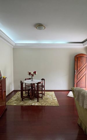 Casa à venda com 360m², 5 quartos e 5 vagas Casa à venda com 360m², 5 quartos e 5 vagasSala