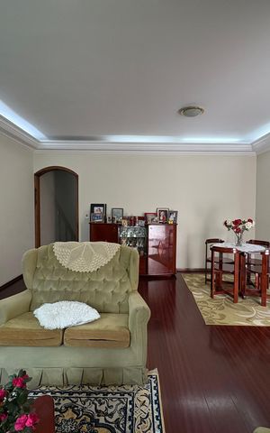 Casa à venda com 360m², 5 quartos e 5 vagas Casa à venda com 360m², 5 quartos e 5 vagasSala