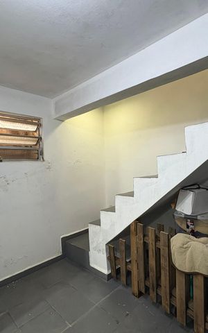 Casa à venda com 360m², 5 quartos e 5 vagas Casa à venda com 360m², 5 quartos e 5 vagasÁrea de serviço edícula