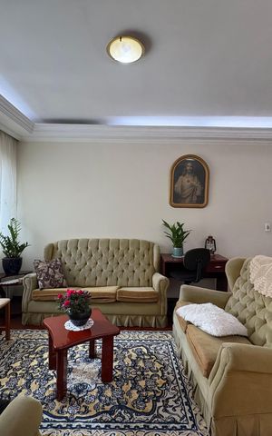 Casa à venda com 360m², 5 quartos e 5 vagas Casa à venda com 360m², 5 quartos e 5 vagasSala