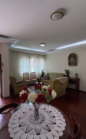 Casa à venda com 360m², 5 quartos e 5 vagas Casa à venda com 360m², 5 quartos e 5 vagasSala