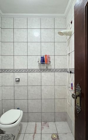 Casa à venda com 360m², 5 quartos e 5 vagas Casa à venda com 360m², 5 quartos e 5 vagasBanheiro da suíte 3