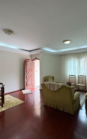 Casa à venda com 360m², 5 quartos e 5 vagas Casa à venda com 360m², 5 quartos e 5 vagasSala