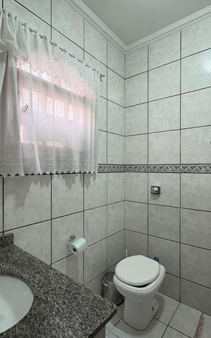 Casa à venda com 360m², 5 quartos e 5 vagas Casa à venda com 360m², 5 quartos e 5 vagasBanheiro da suíte 3