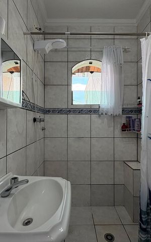 Casa à venda com 360m², 5 quartos e 5 vagas Casa à venda com 360m², 5 quartos e 5 vagasBanheiro da suíte 4