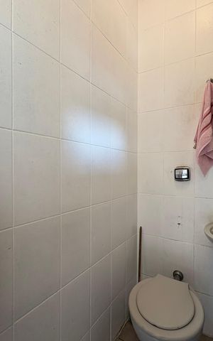 Casa à venda com 360m², 5 quartos e 5 vagas Casa à venda com 360m², 5 quartos e 5 vagasBanheiro de Serviço