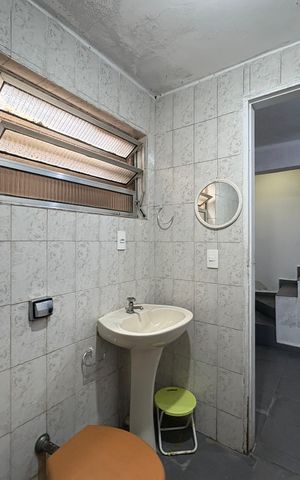 Casa à venda com 360m², 5 quartos e 5 vagas Casa à venda com 360m², 5 quartos e 5 vagasBanheiro de serviço edícula
