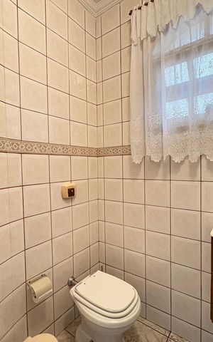 Casa à venda com 360m², 5 quartos e 5 vagas Casa à venda com 360m², 5 quartos e 5 vagasLavabo