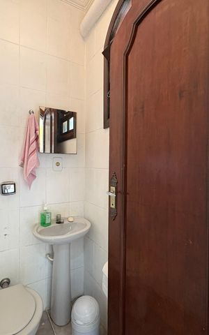 Casa à venda com 360m², 5 quartos e 5 vagas Casa à venda com 360m², 5 quartos e 5 vagasBanheiro de Serviço