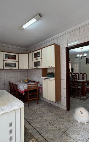 Casa à venda com 360m², 5 quartos e 5 vagas Casa à venda com 360m², 5 quartos e 5 vagasCozinha