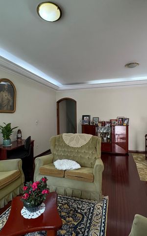 Casa à venda com 360m², 5 quartos e 5 vagas Casa à venda com 360m², 5 quartos e 5 vagasSala