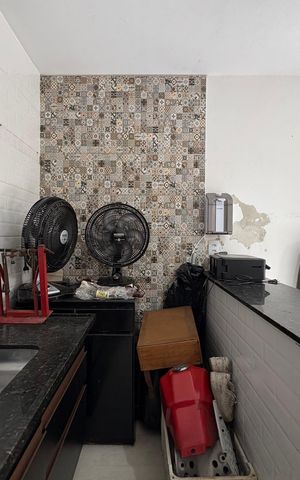 Casa à venda com 360m², 5 quartos e 5 vagas Casa à venda com 360m², 5 quartos e 5 vagas Edicula /Sala e cozinha