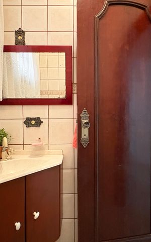 Casa à venda com 360m², 5 quartos e 5 vagas Casa à venda com 360m², 5 quartos e 5 vagasLavabo