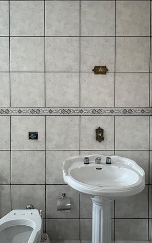 Casa à venda com 360m², 5 quartos e 5 vagas Casa à venda com 360m², 5 quartos e 5 vagasBanheiro da Suíte 1