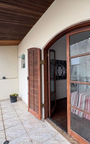 Casa à venda com 360m², 5 quartos e 5 vagas Casa à venda com 360m², 5 quartos e 5 vagasSacada