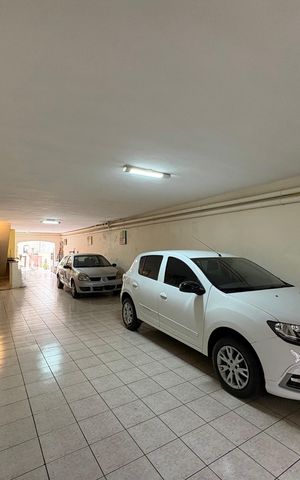 Casa à venda com 360m², 5 quartos e 5 vagas Casa à venda com 360m², 5 quartos e 5 vagasGaragem