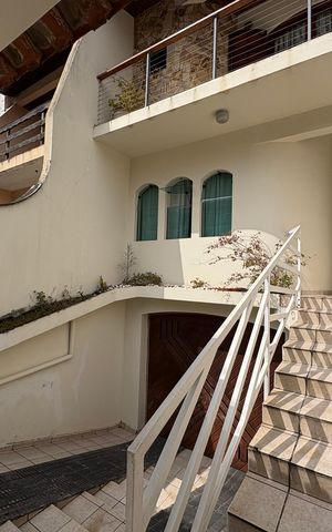 Casa à venda com 360m², 5 quartos e 5 vagas Casa à venda com 360m², 5 quartos e 5 vagasEntrada