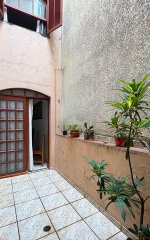 Casa à venda com 360m², 5 quartos e 5 vagas Casa à venda com 360m², 5 quartos e 5 vagasJardim de inverno