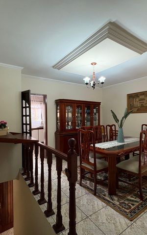 Casa à venda com 360m², 5 quartos e 5 vagas Casa à venda com 360m², 5 quartos e 5 vagasSala de Jantar