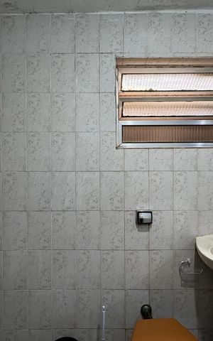 Casa à venda com 360m², 5 quartos e 5 vagas Casa à venda com 360m², 5 quartos e 5 vagasBanheiro de serviço edícula