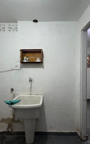 Casa à venda com 360m², 5 quartos e 5 vagas Casa à venda com 360m², 5 quartos e 5 vagasLavanderia edícula