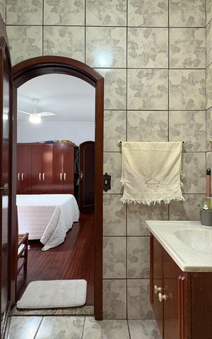 Casa à venda com 360m², 5 quartos e 5 vagas Casa à venda com 360m², 5 quartos e 5 vagasBanheiro da Suíte 2