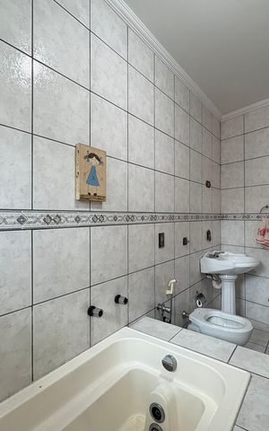 Casa à venda com 360m², 5 quartos e 5 vagas Casa à venda com 360m², 5 quartos e 5 vagasBanheiro da Suíte 1