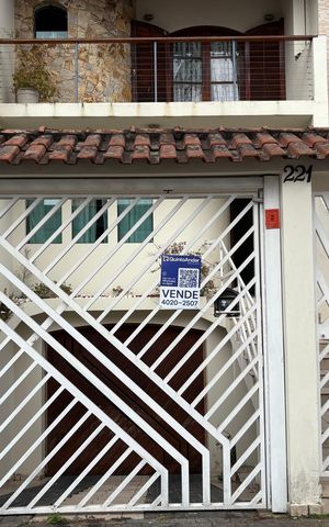 Casa à venda com 360m², 5 quartos e 5 vagas Casa à venda com 360m², 5 quartos e 5 vagasFachada + plaquinha