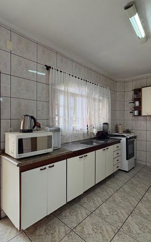 Casa à venda com 360m², 5 quartos e 5 vagas Casa à venda com 360m², 5 quartos e 5 vagasCozinha