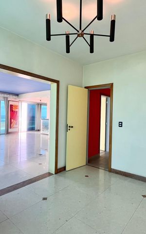 Apartamento à venda com 425m², 4 quartos e 1 vaga Apartamento à venda com 425m², 4 quartos e 1 vagaEscritório
