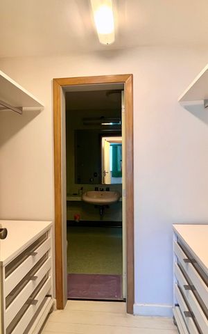 Apartamento à venda com 425m², 4 quartos e 1 vaga Apartamento à venda com 425m², 4 quartos e 1 vagaCloset Suíte 3